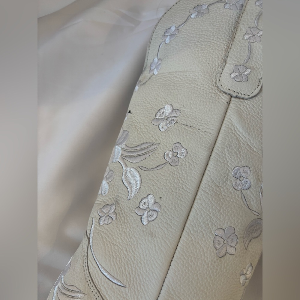 Dingo White Embroidered Western Heeled Boots - Picture 11 of 14